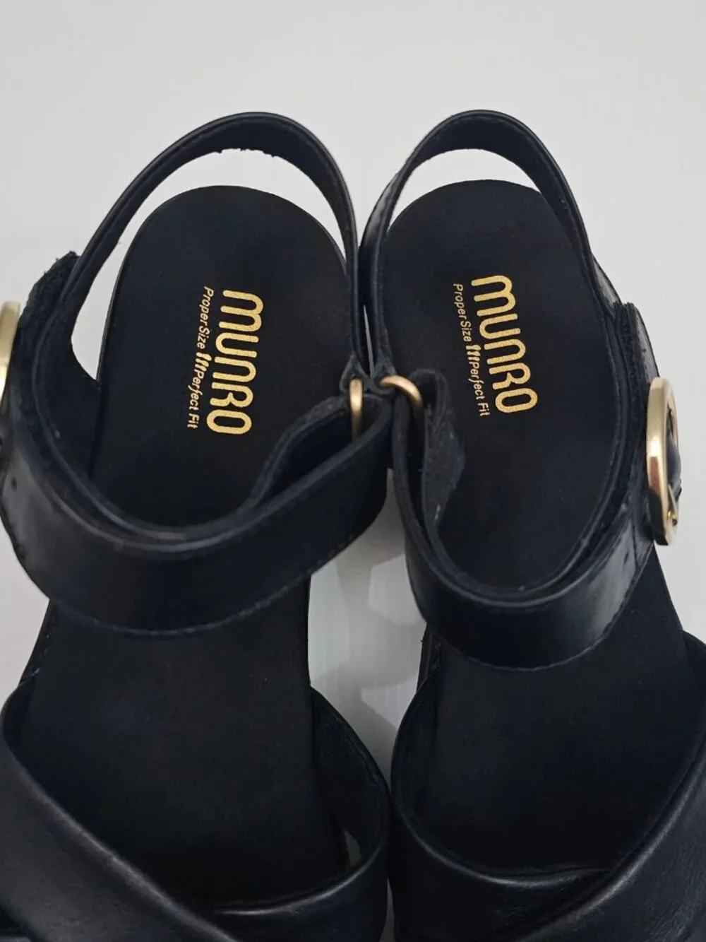 Munro Knox Sandal Womens 9.5 Black Leather Chunky Lug Sole Platform Comfort
